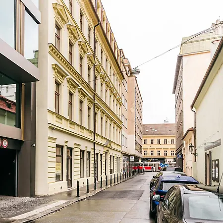 Linda * Prague